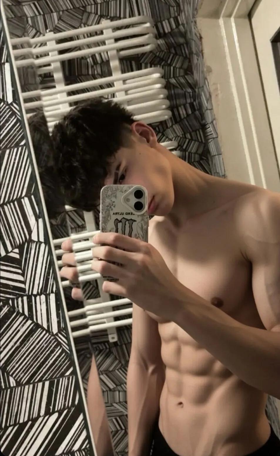 seby Hot or Not photo