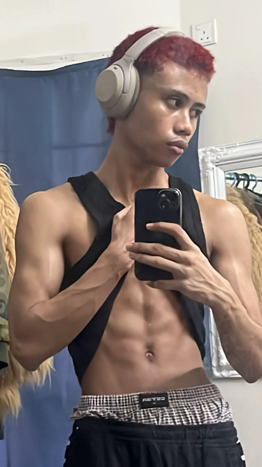 trollzchield public post