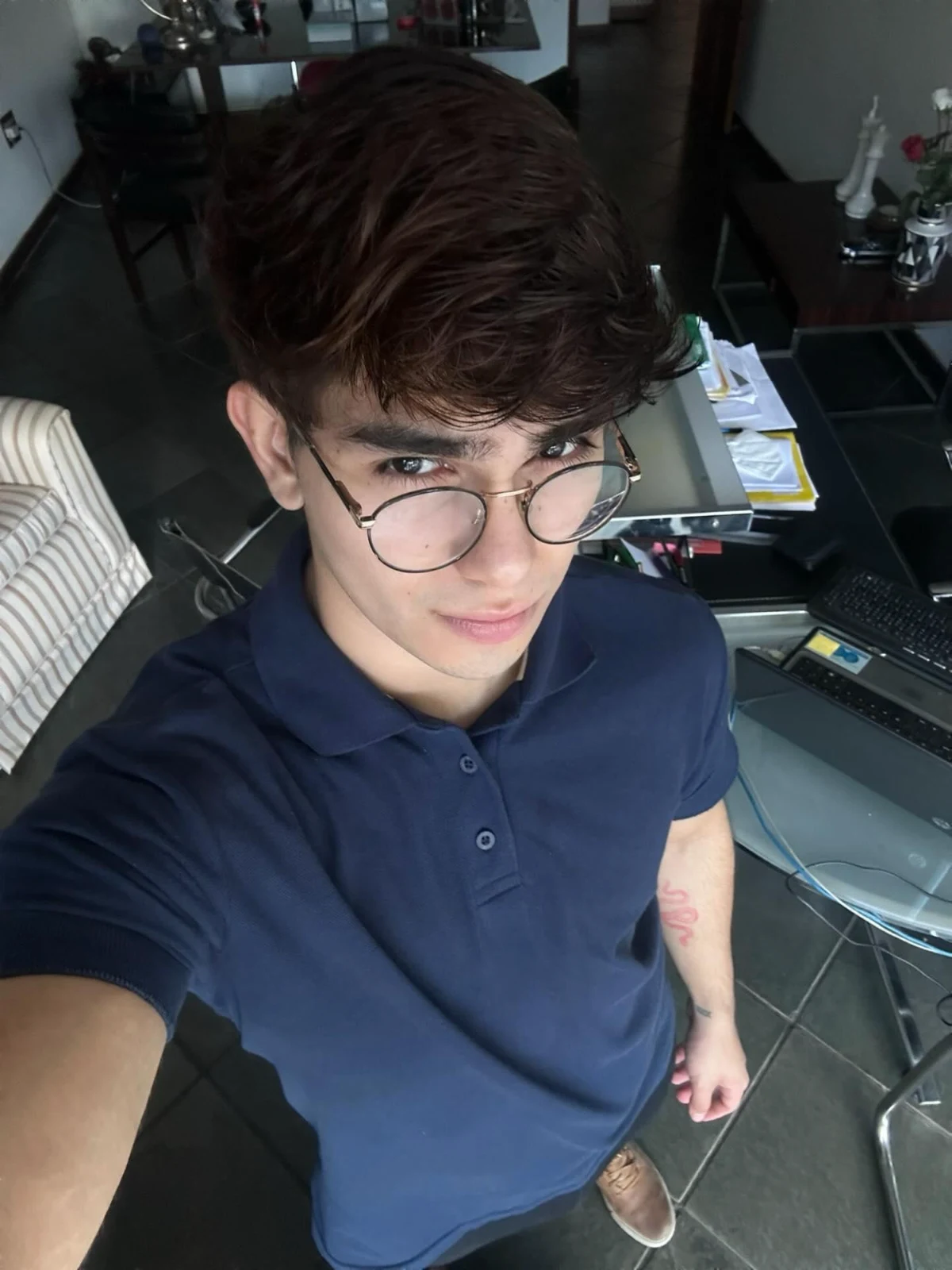 alefret public post