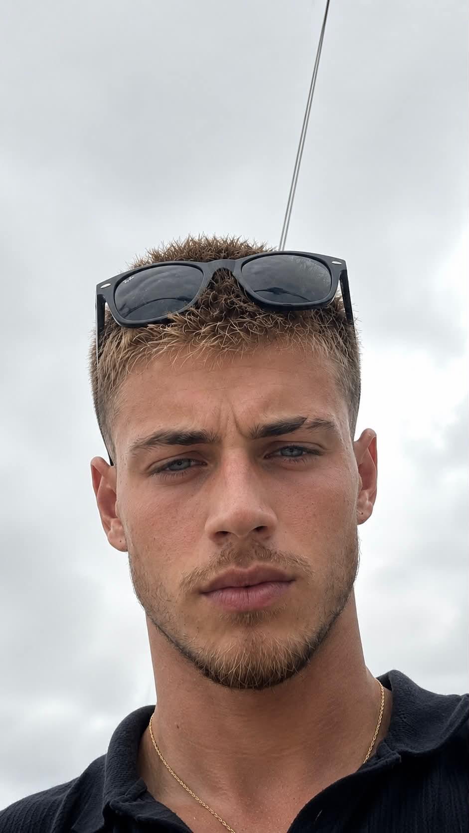 vettori public post photo