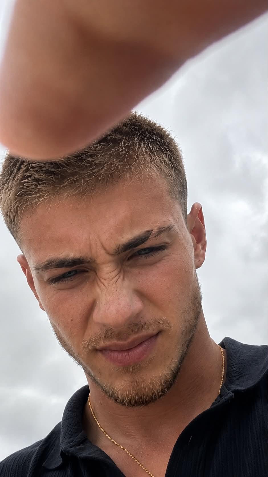 vettori public post photo