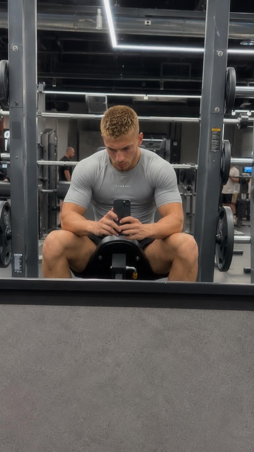 vettori public post photo