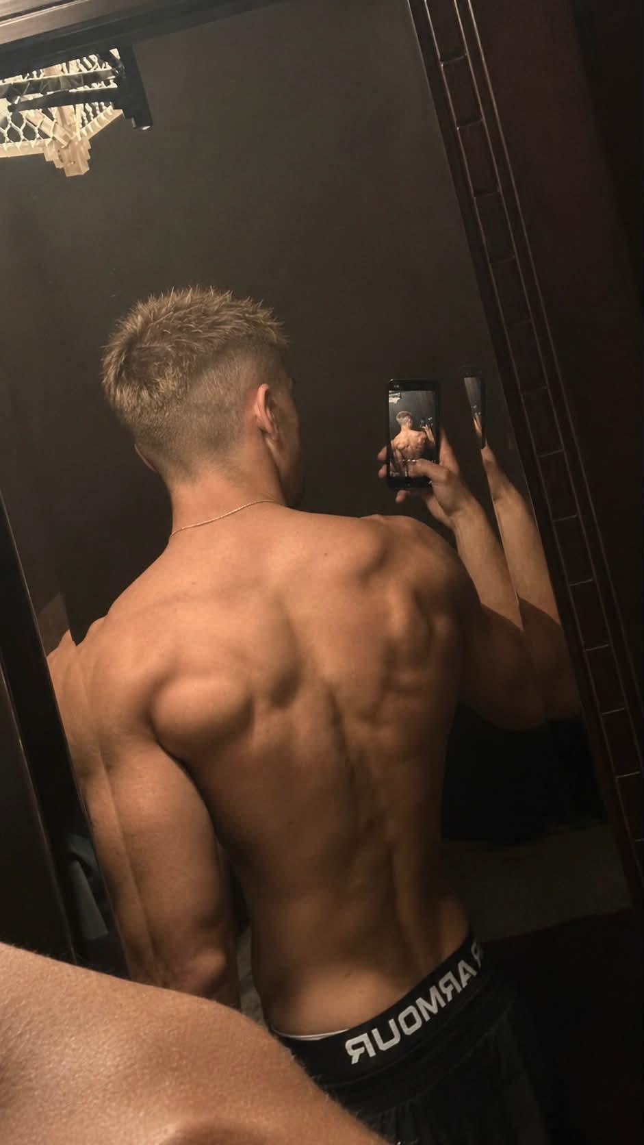 vettori public post photo